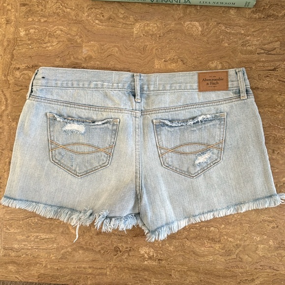 Abercrombie & Fitch distressed jean shorts size 27 - Picture 4 of 4